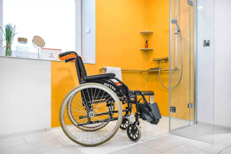 Barrierefreie Dusche und barrierefreies Bad individuell gestalten